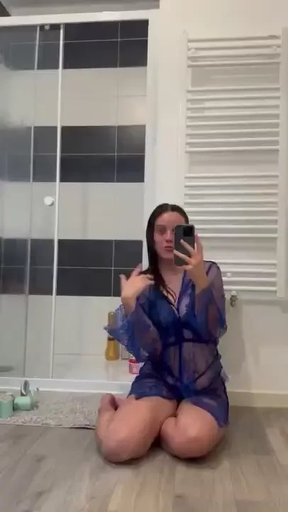 Je suis tr s tr s chaude ce soir viens on joue un jeu 