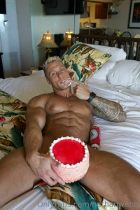 It s my 29th birthday so lets hit the goal and i ll fuck this cake on