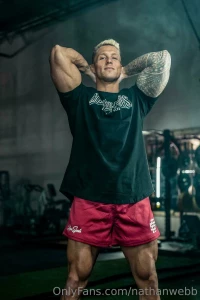 Reminder that i look good with clothes on too