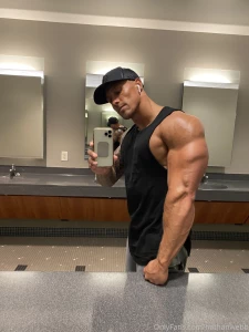 Just wrapped an arm session check your dm s to watch me strip off and