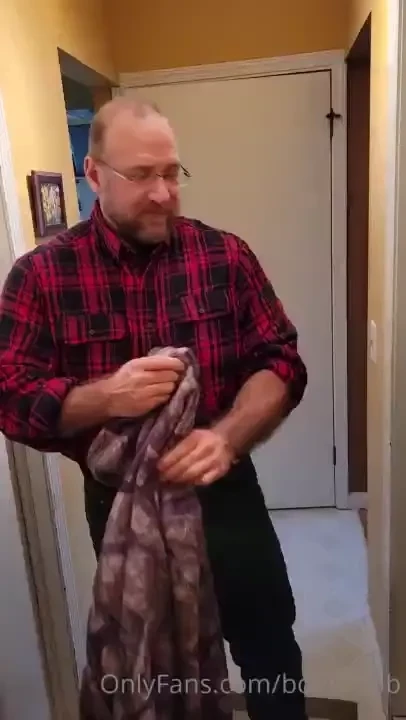 Coming home and in from the cold stripping off for ya 