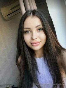 Julimoulin a very hot girl with juicy ass wants your attention are you