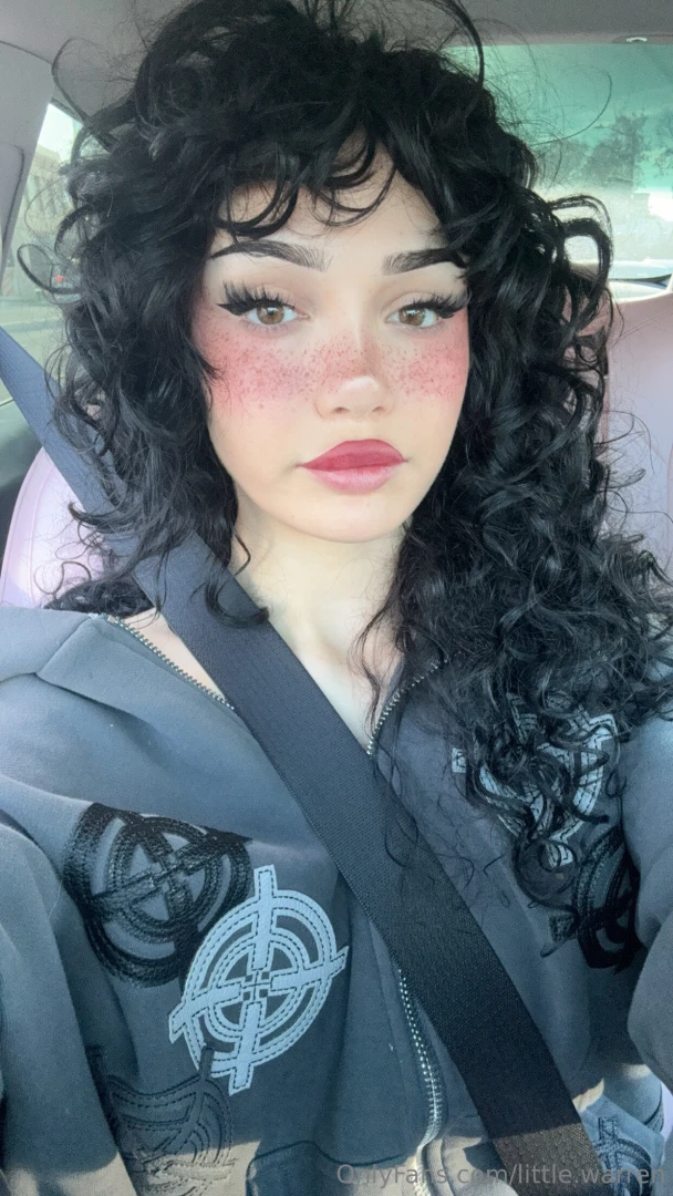 Going shoppinggg txt me 