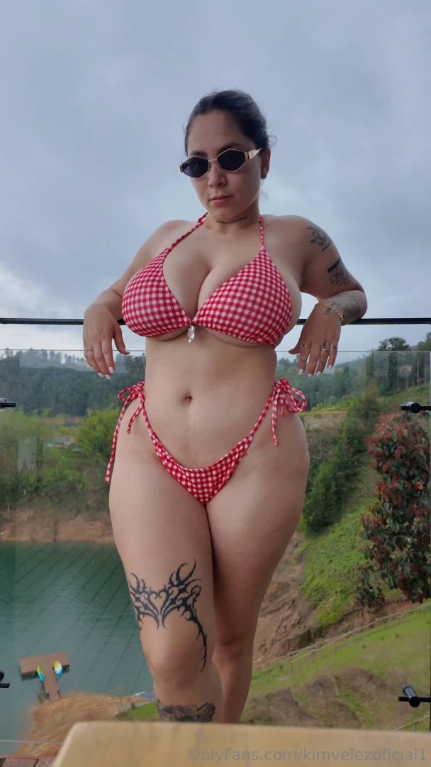 Take a shower with me i ll let you put on some soap slide to the end 