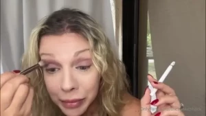 I like to look my sexy best for you and i want to show you my methods