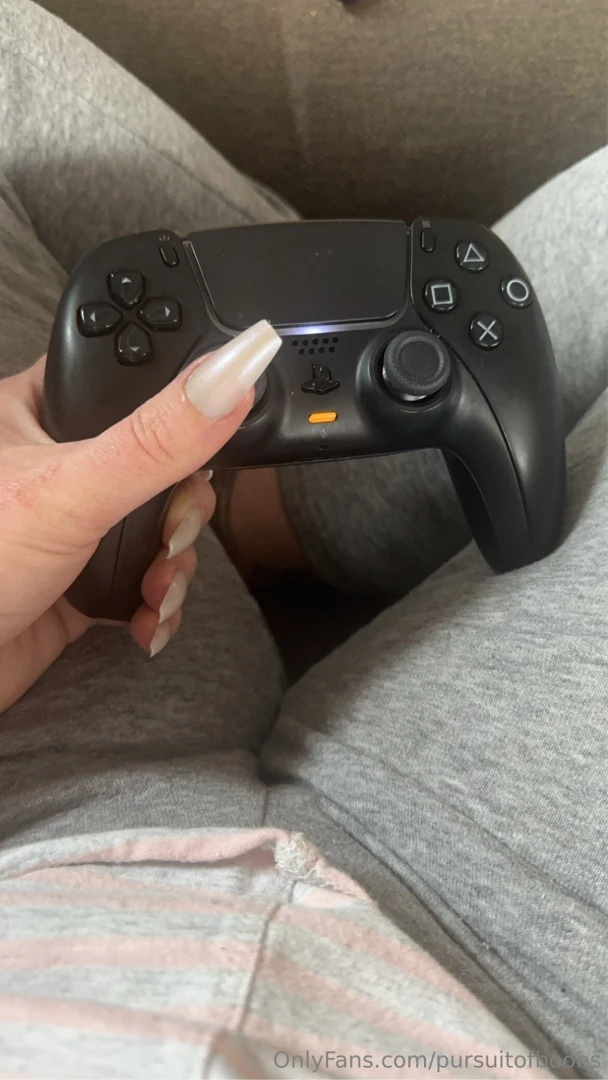 A little peekaboo puss 