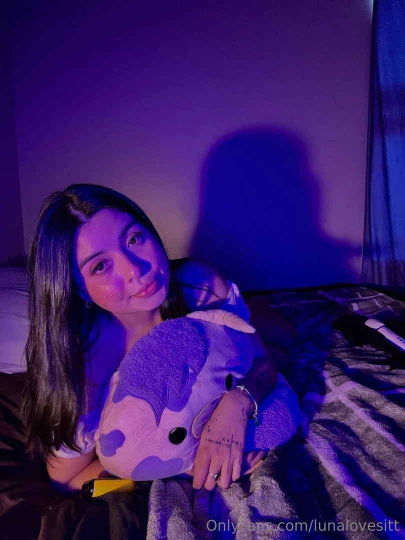 Can you be this stuff toy so you can stuff you cock inside of me o 