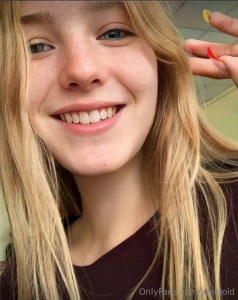 You should be here right now goldendivaa hot cutie goldendivaa is all part 17