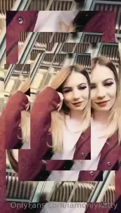 Fooling around in my favourite coffe house during lunch break 