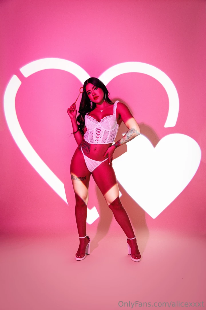 It s the season of love and iv got an early valentines gift for you my 