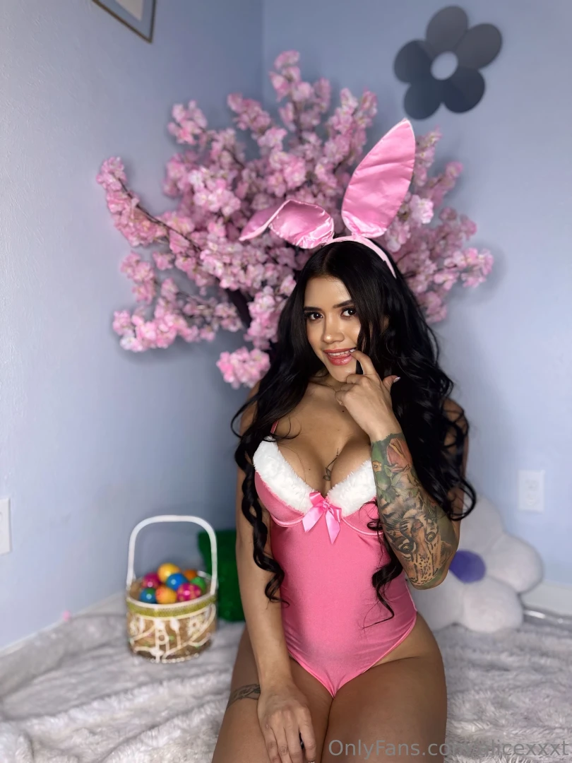 I have a delicious 12-minute easter video that i forgot to post in 