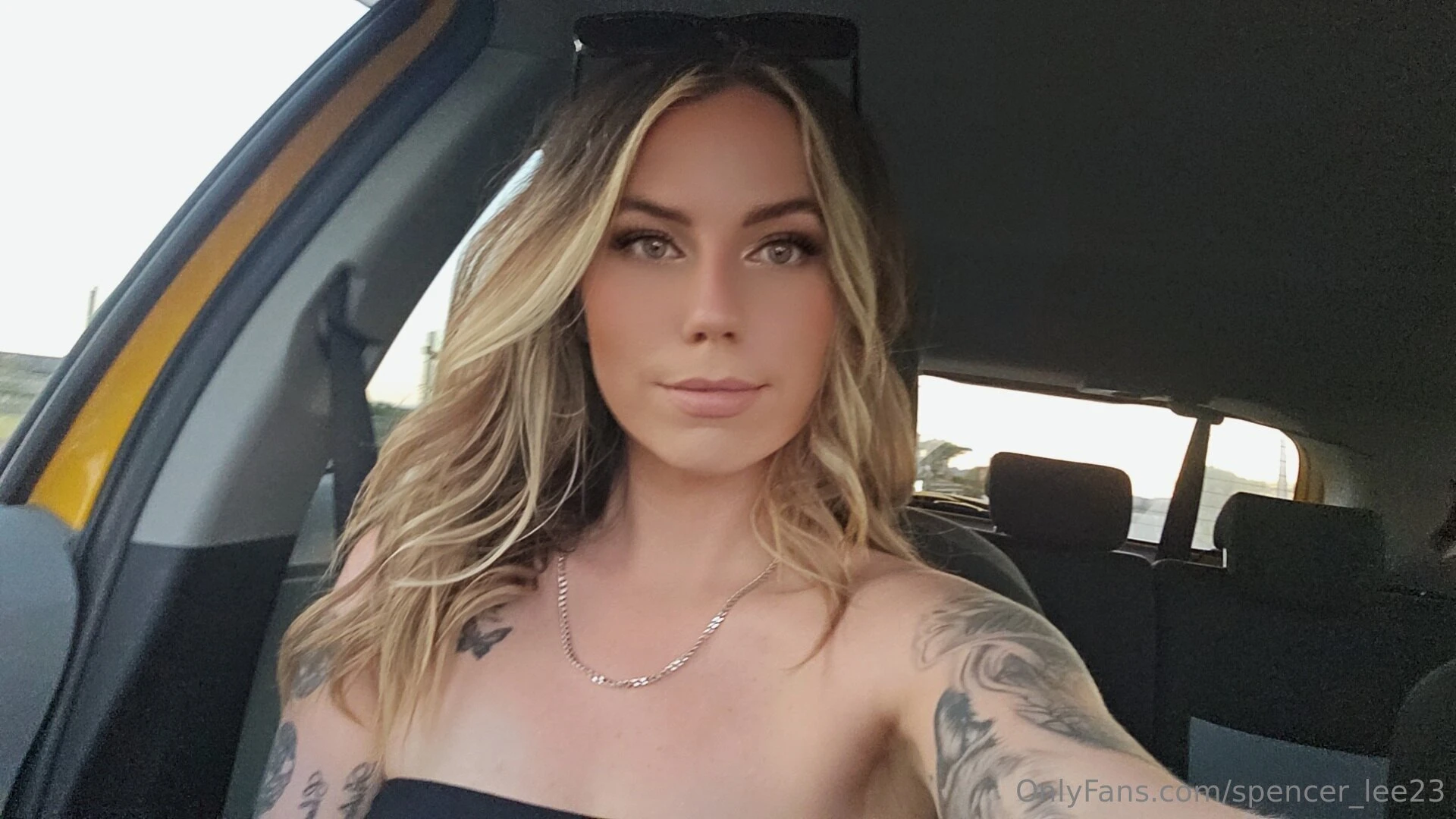 She s out on the town tonight should i be a good gal 