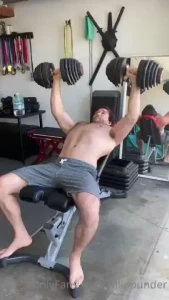 Rocking the 90 ibs on all my db incline presses woot woot gotta love