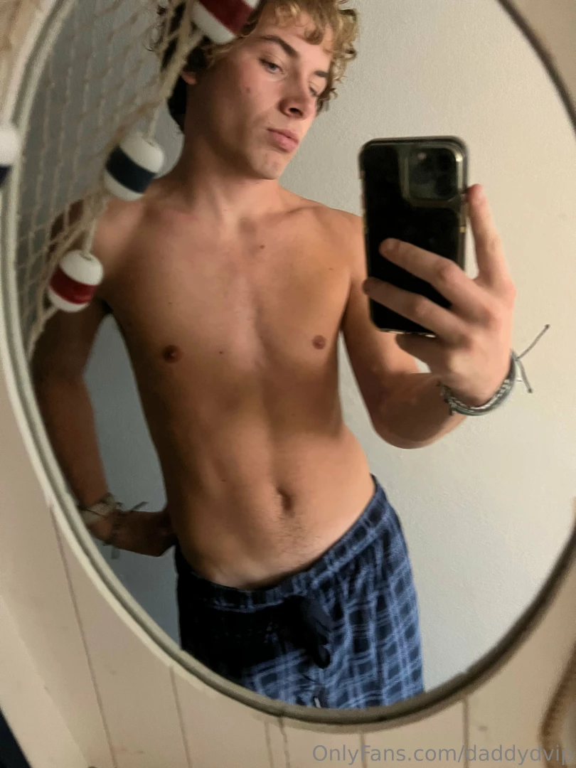 Wanna play with me and karsenscottvip at the beach one of the best 