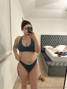 Mom body 6 months pregnant