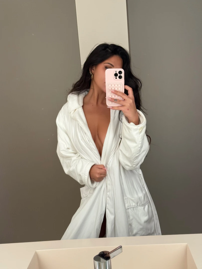 Dm me if u wanna see me drop the robe 