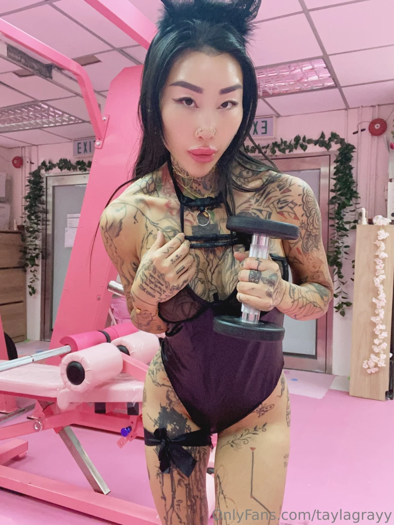 Setting the mood with just one glance 