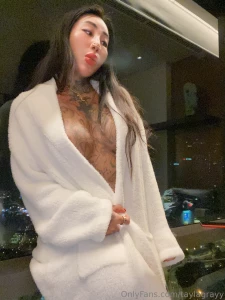 Serving looks and a little trouble part 1