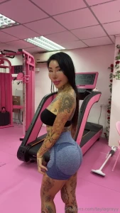 Trying to get your attention with this dance is it working