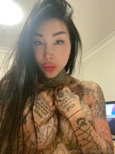 Sweet face sinful thoughts wanna know what i m thinking