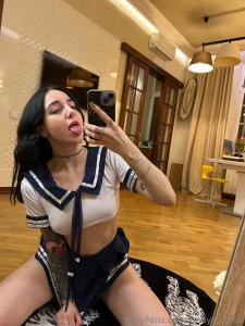 Honey my look says more than words can you guess what i m thinking