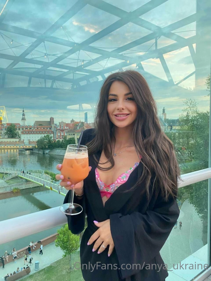 What do you think of this cocktail chick i think this babe is so hot 