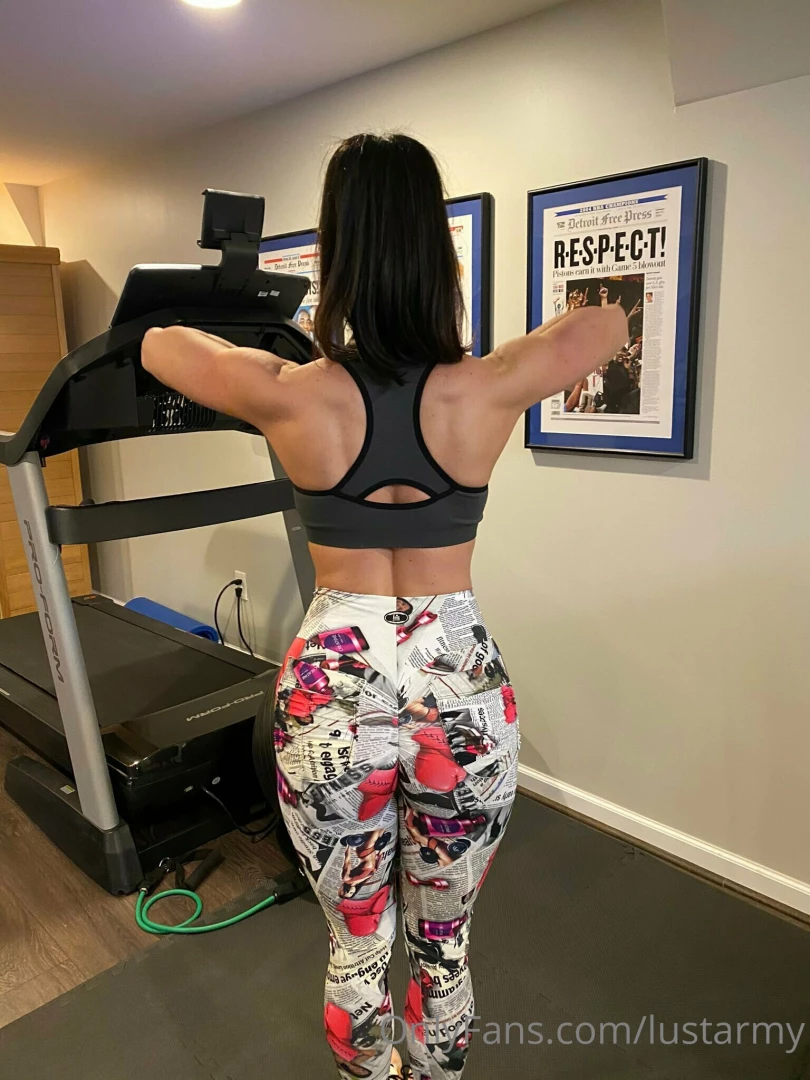 Wanna help stepmom out with her workout this morning i could use a 