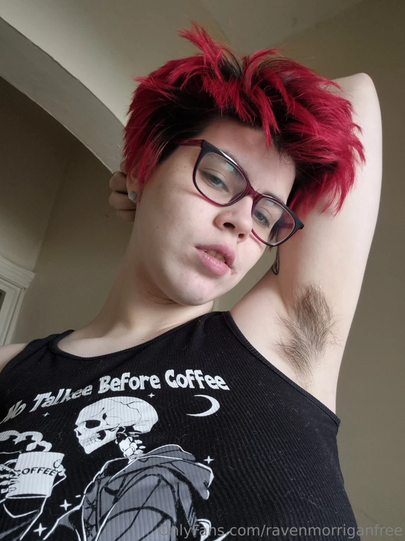 Worship my hairy armpit 