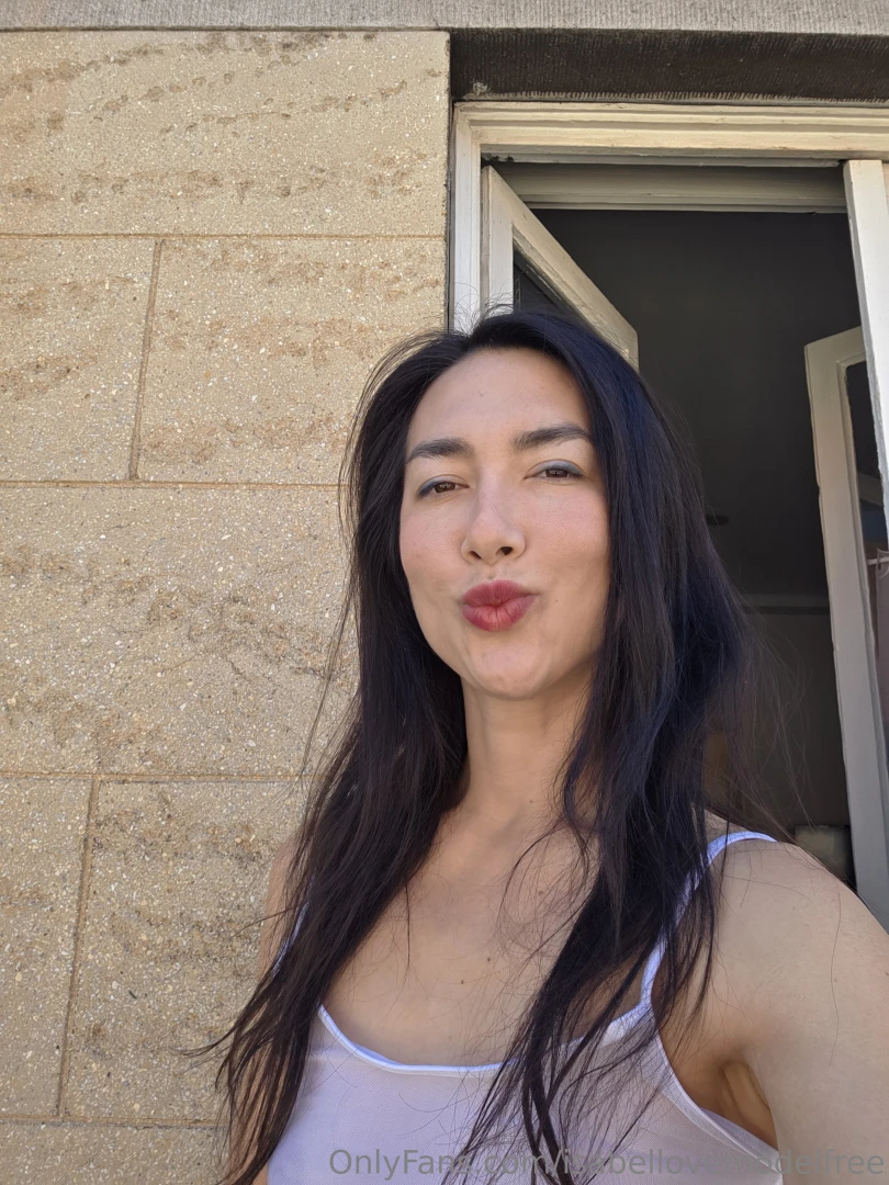 Kisses for the ones who ve been thinking about these lips all day come 