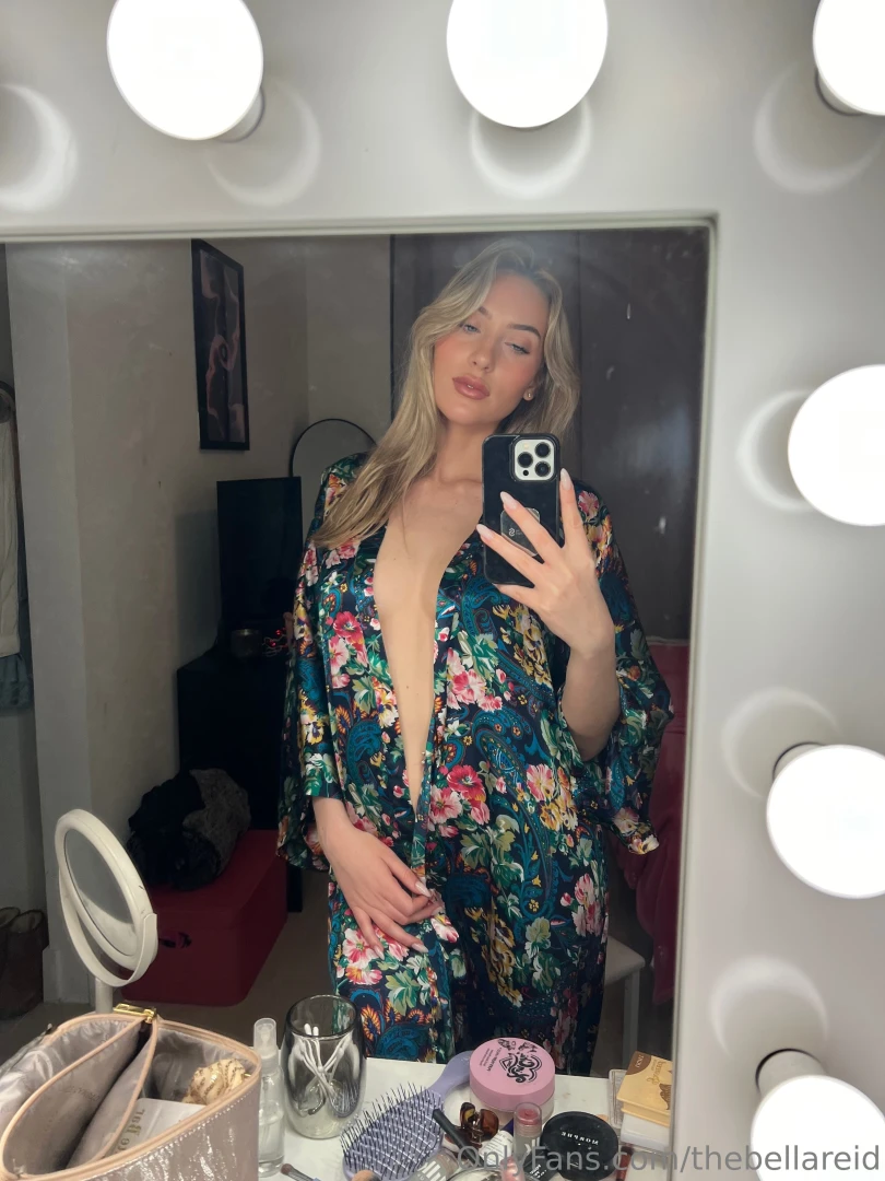 Mirror says good girl but this dress says take me now 