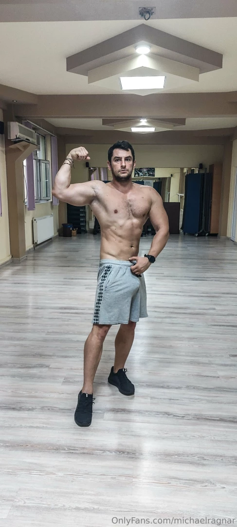 Free gym and 18 photos 