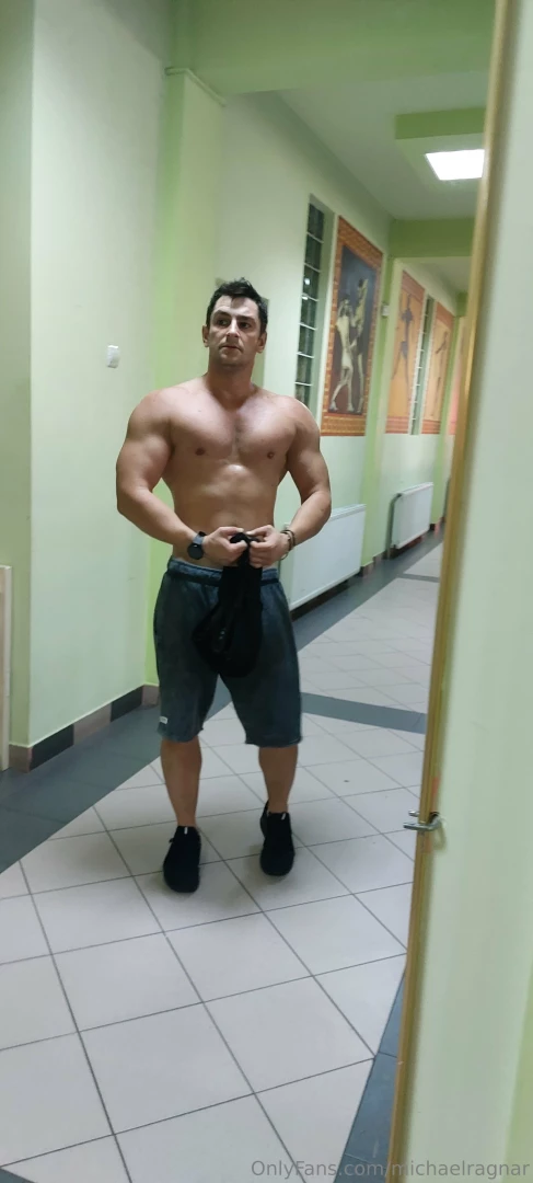 Free gym and 18 photos part 1 