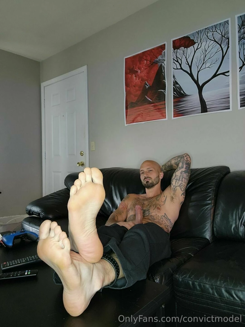 Pov i m relaxing while the dollars roll in 