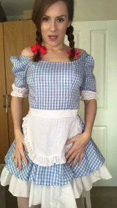 freecharlieerose3 - Who s watched the wizard of oz 