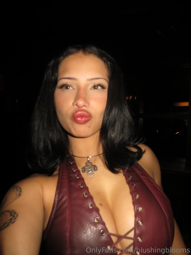 Kisses i hope you have a wonderful day send me a message if you have 