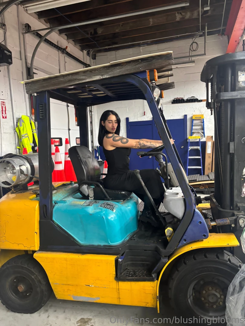 I d be the hottest construction worker hahaha 