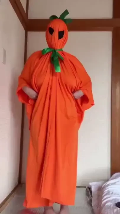 Do u like my sexy pumpkin costume be honest 