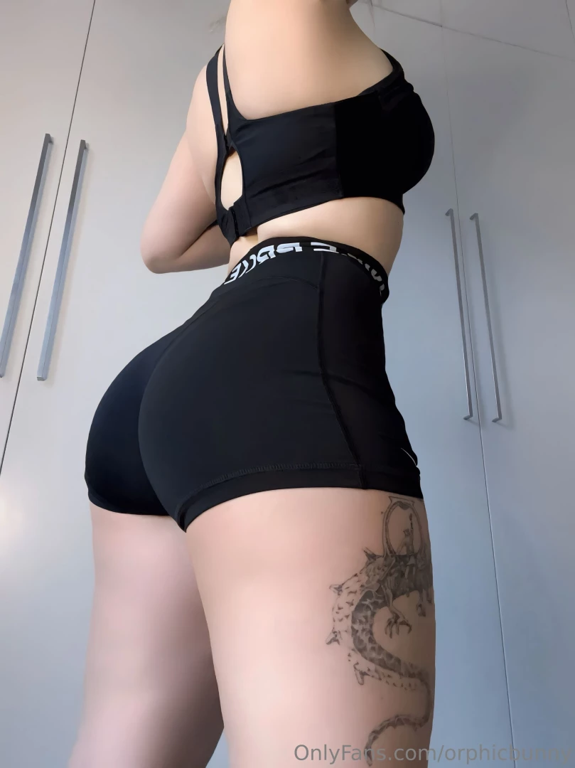 Ass so good it deserves its own throne bow down and worship properly 