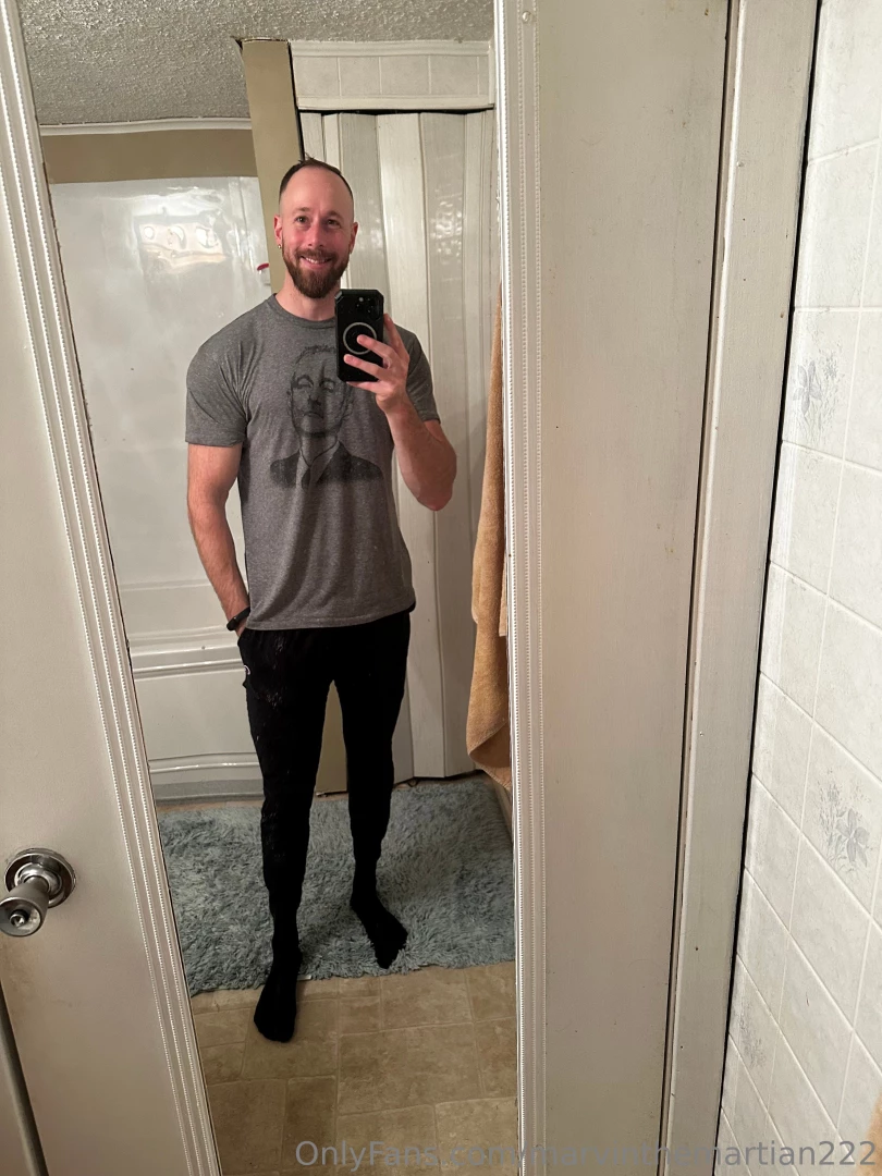 My gym outfit and what hides beneath 