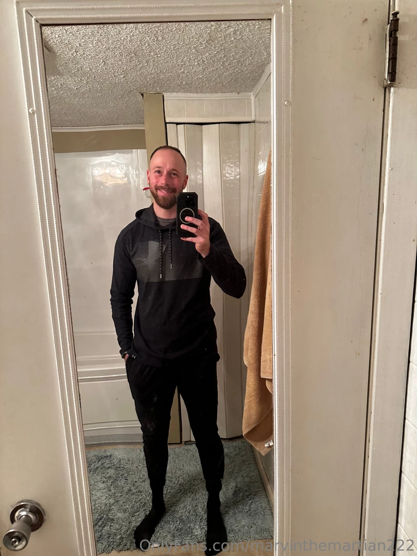 My gym outfit and what hides beneath part 1 