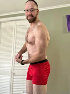 Something about red that makes me want to take pictures of myself part 1