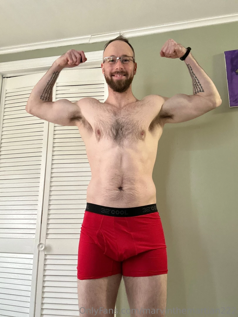 Something about red that makes me want to take pictures of myself part 3 