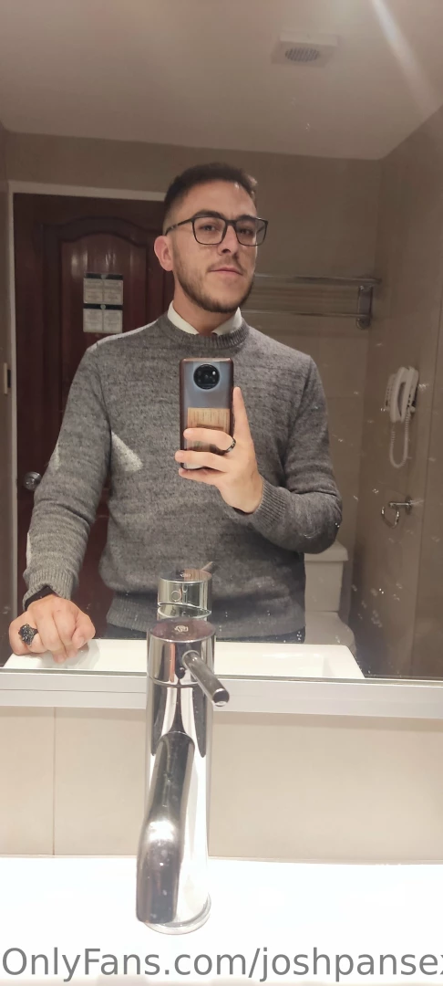 I get bored and horny at my job let s sneak out for a quickie 