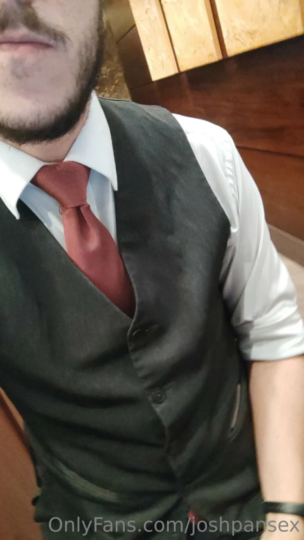 I m so bored at this reception babe whatchu doin 