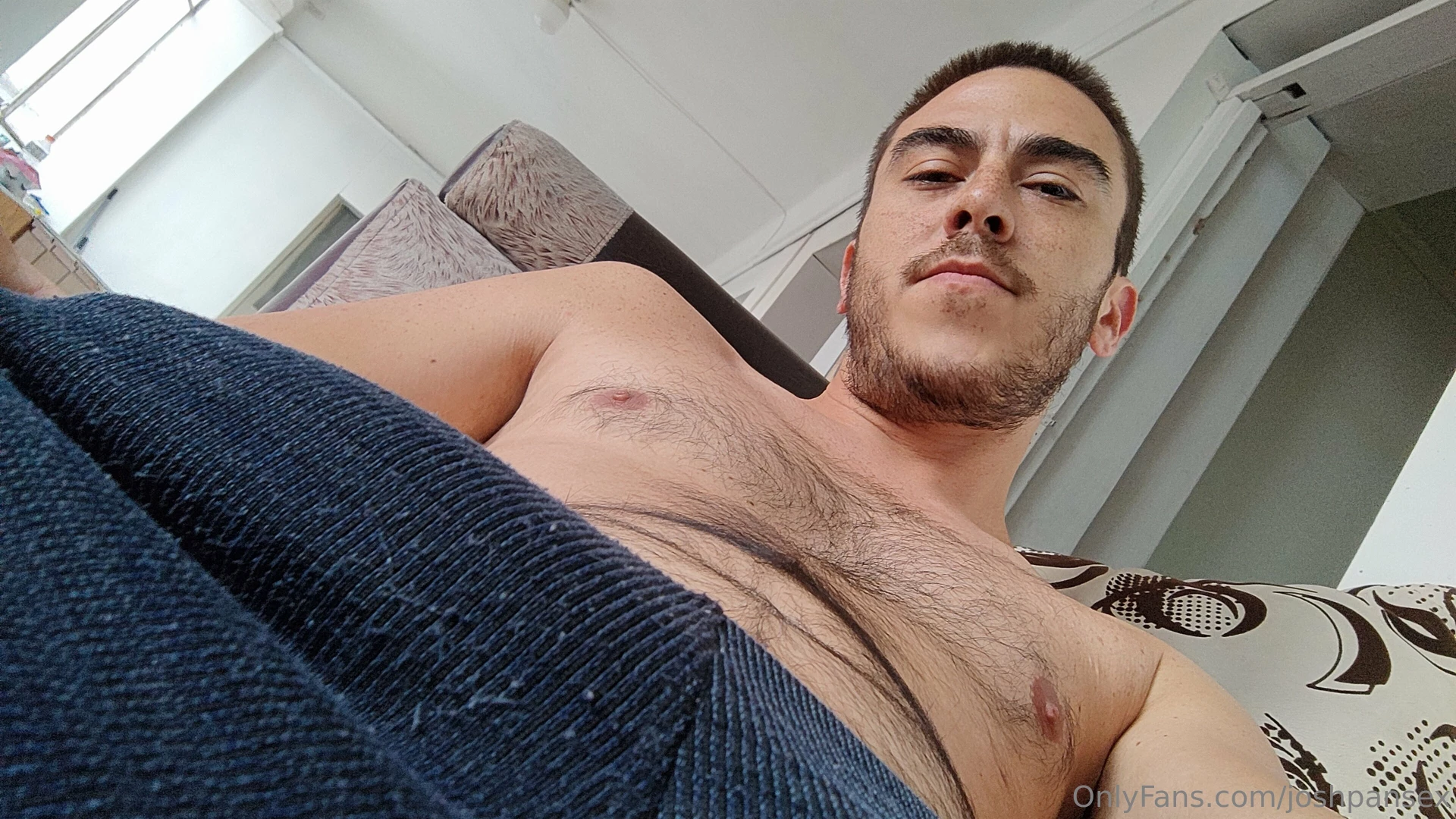 Now at home what you doing babe 