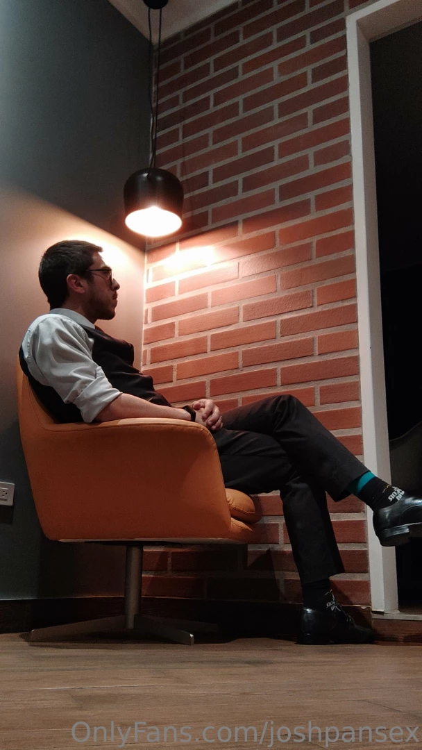 Back on the job visit me and invite me up yo your room 