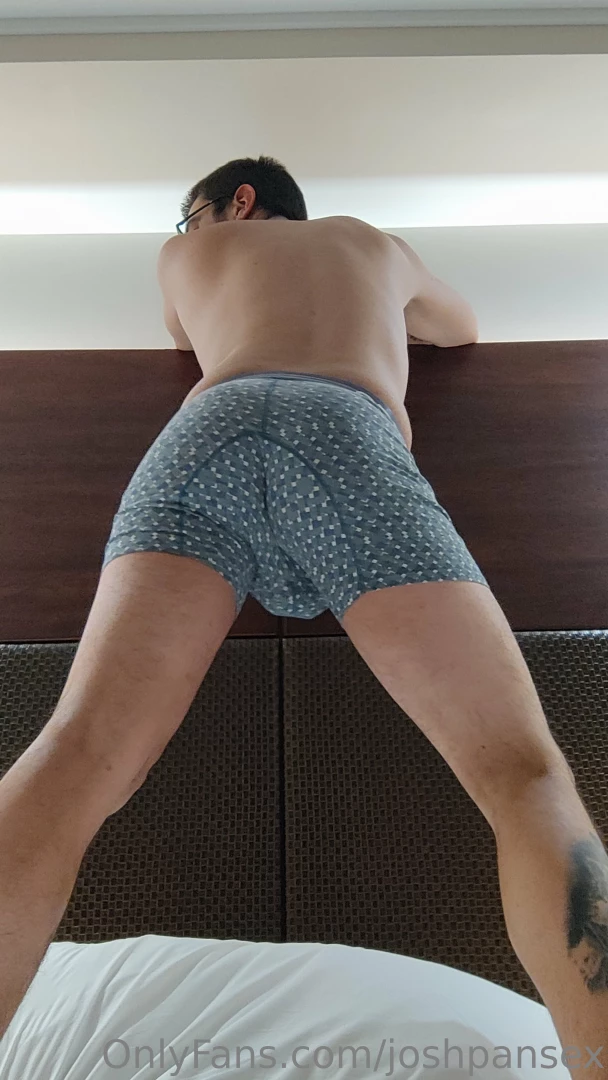 Hi hi babe wanna watch me get naked 