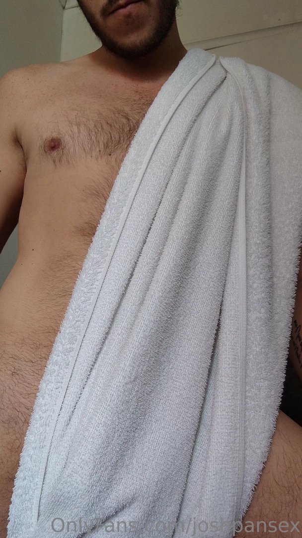 I get bored in the shower gotta join me babe 