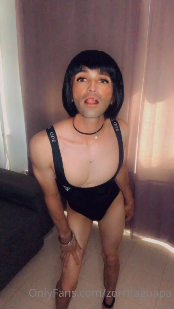 This bitch is very horny 