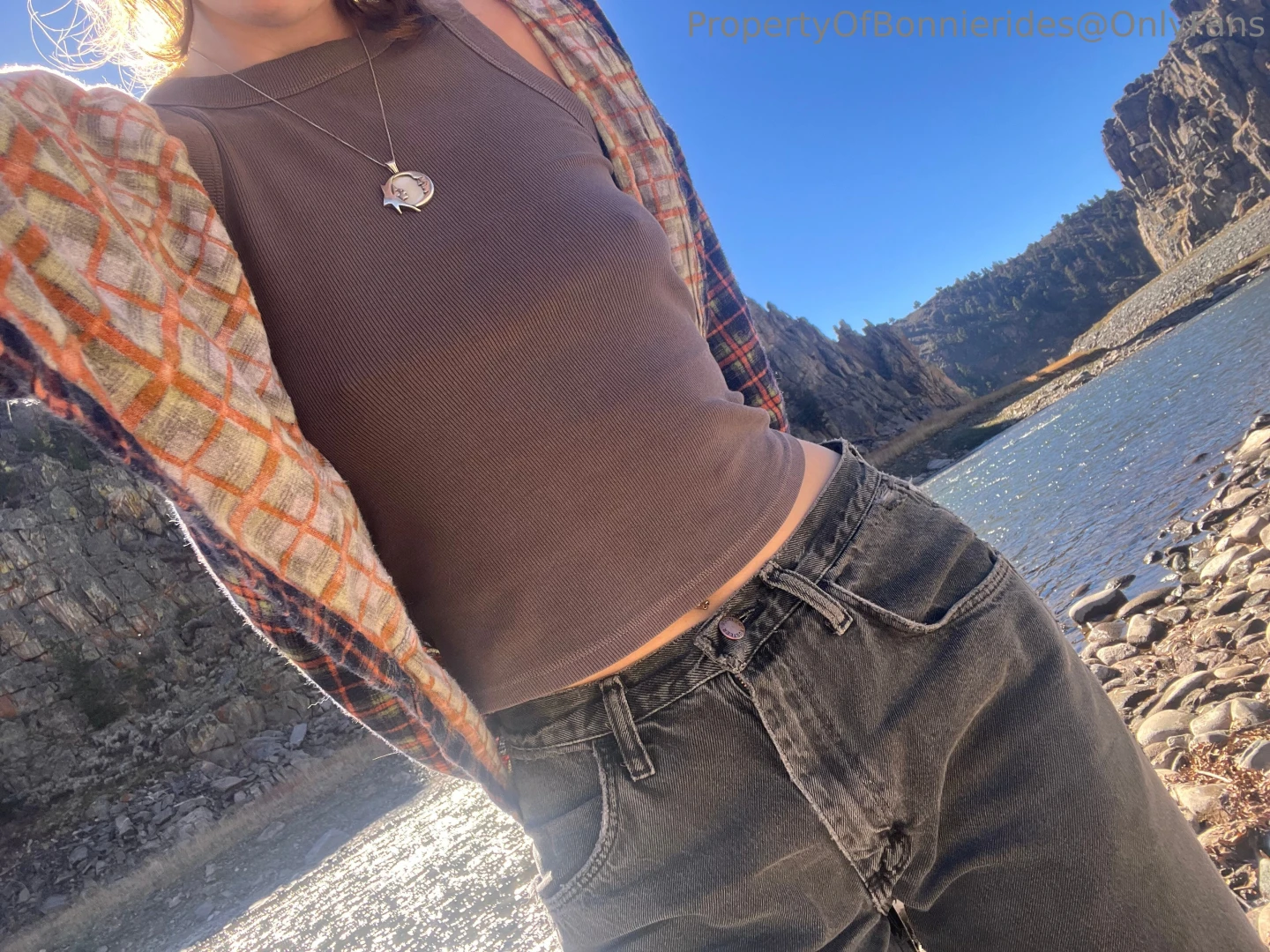 Grab this sexy waste and find out what will happen next 